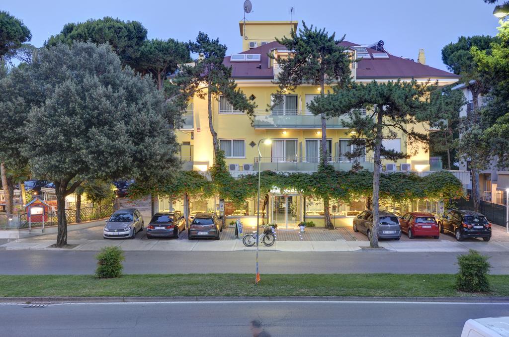 Hotel Mimosa Lignano Sabbiadoro Esterno foto