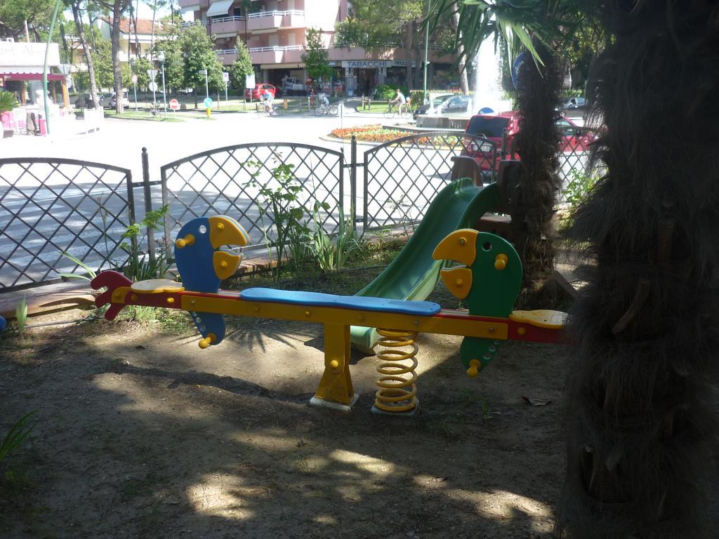 Hotel Mimosa Lignano Sabbiadoro Esterno foto