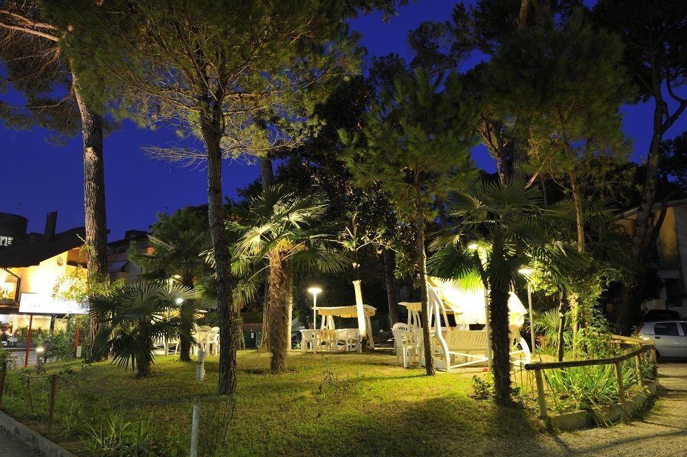Hotel Mimosa Lignano Sabbiadoro Esterno foto