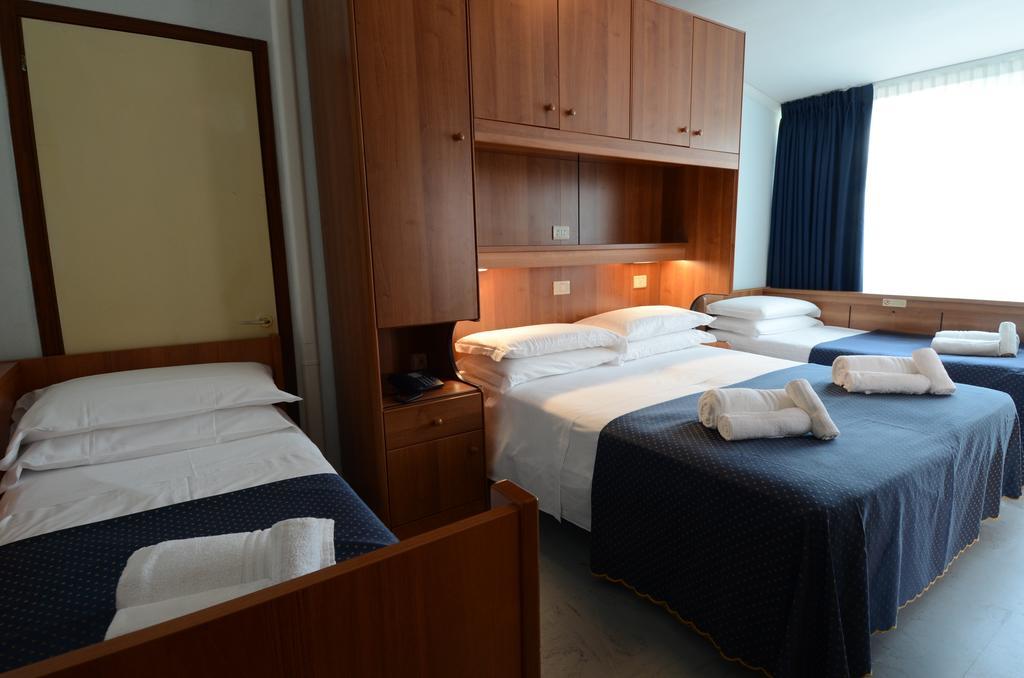 Hotel Mimosa Lignano Sabbiadoro Esterno foto
