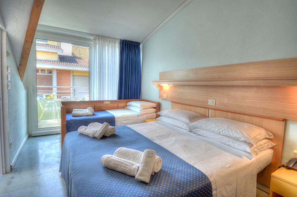 Hotel Mimosa Lignano Sabbiadoro Esterno foto