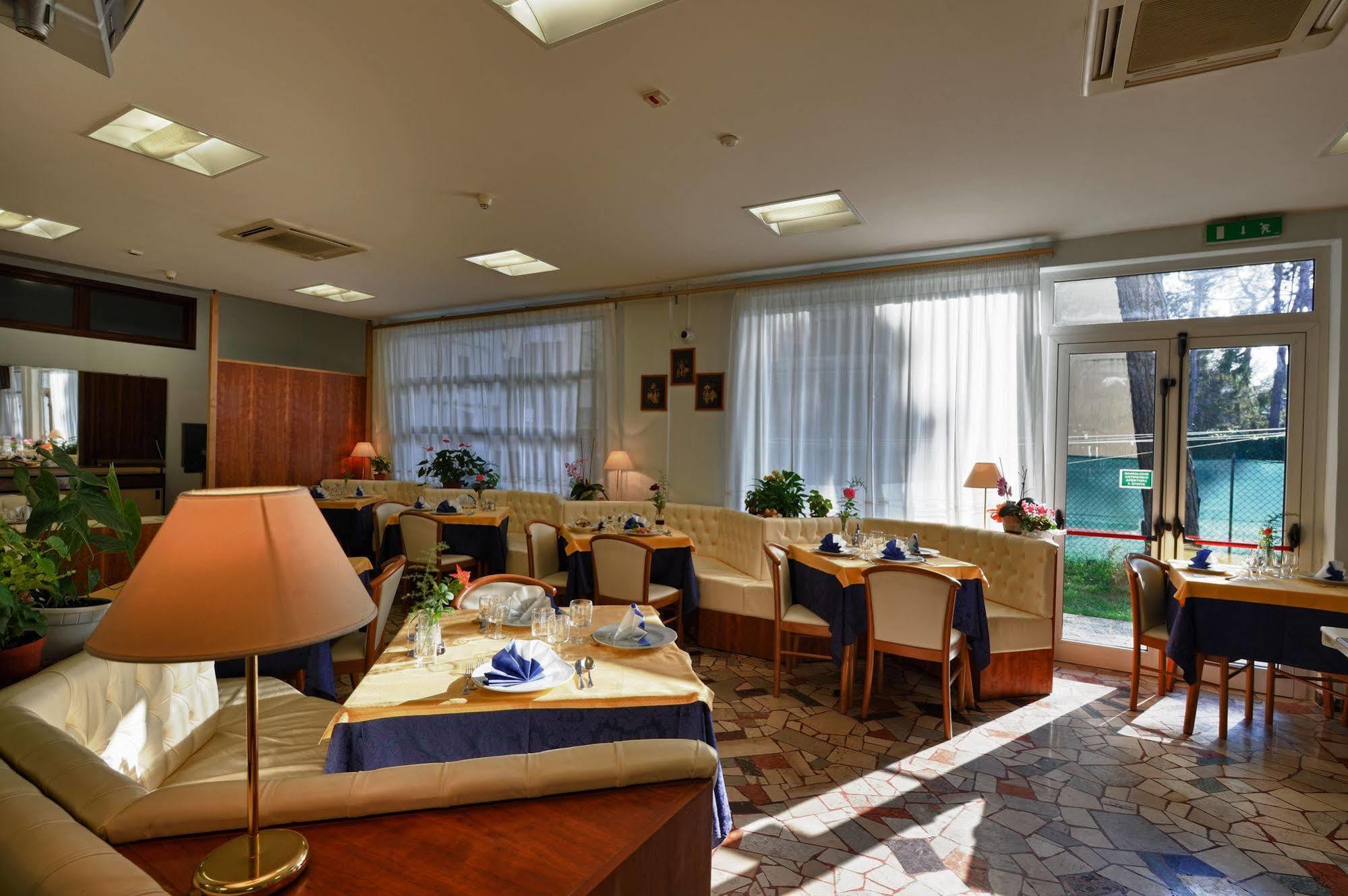 Hotel Mimosa Lignano Sabbiadoro Esterno foto