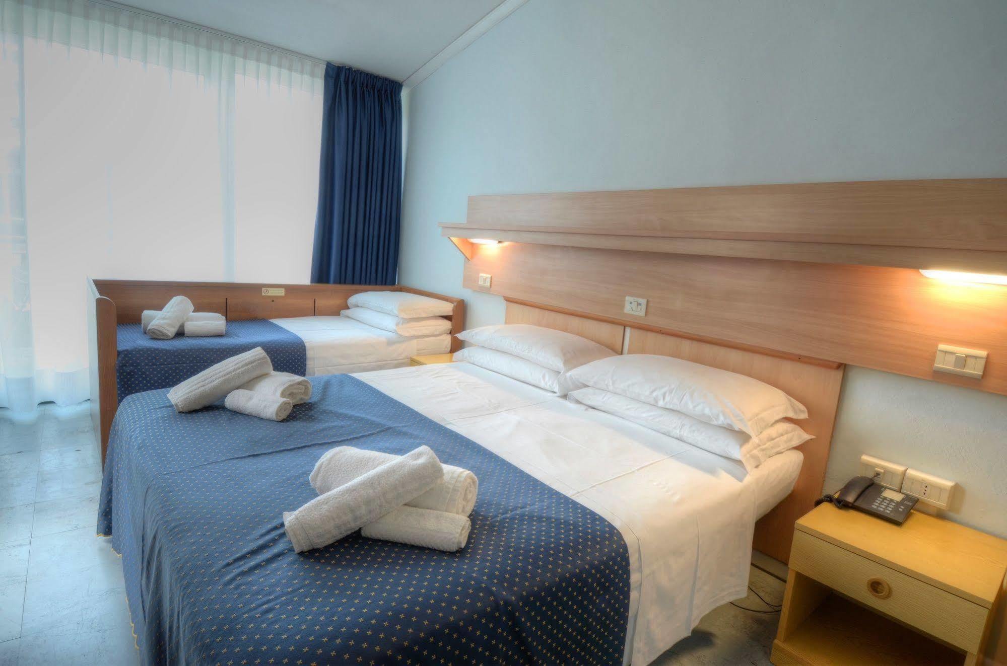 Hotel Mimosa Lignano Sabbiadoro Esterno foto
