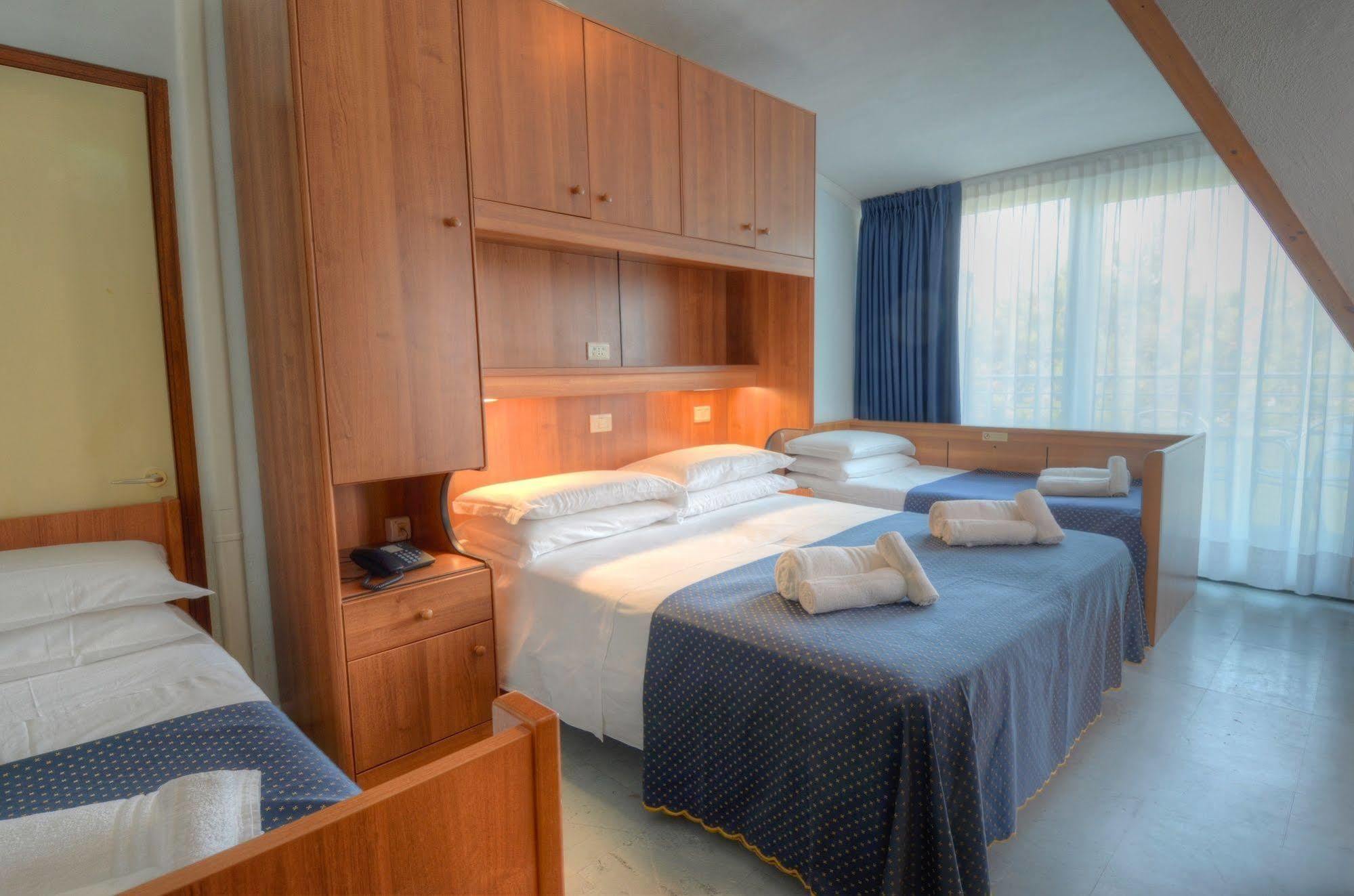 Hotel Mimosa Lignano Sabbiadoro Esterno foto