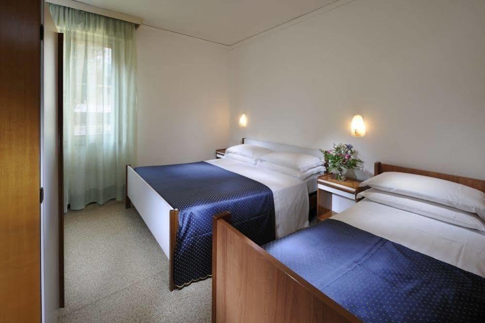 Hotel Mimosa Lignano Sabbiadoro Esterno foto