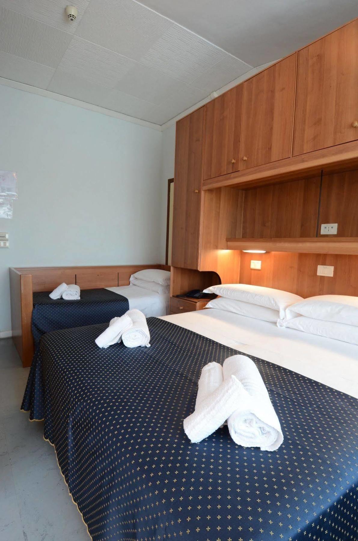 Hotel Mimosa Lignano Sabbiadoro Esterno foto