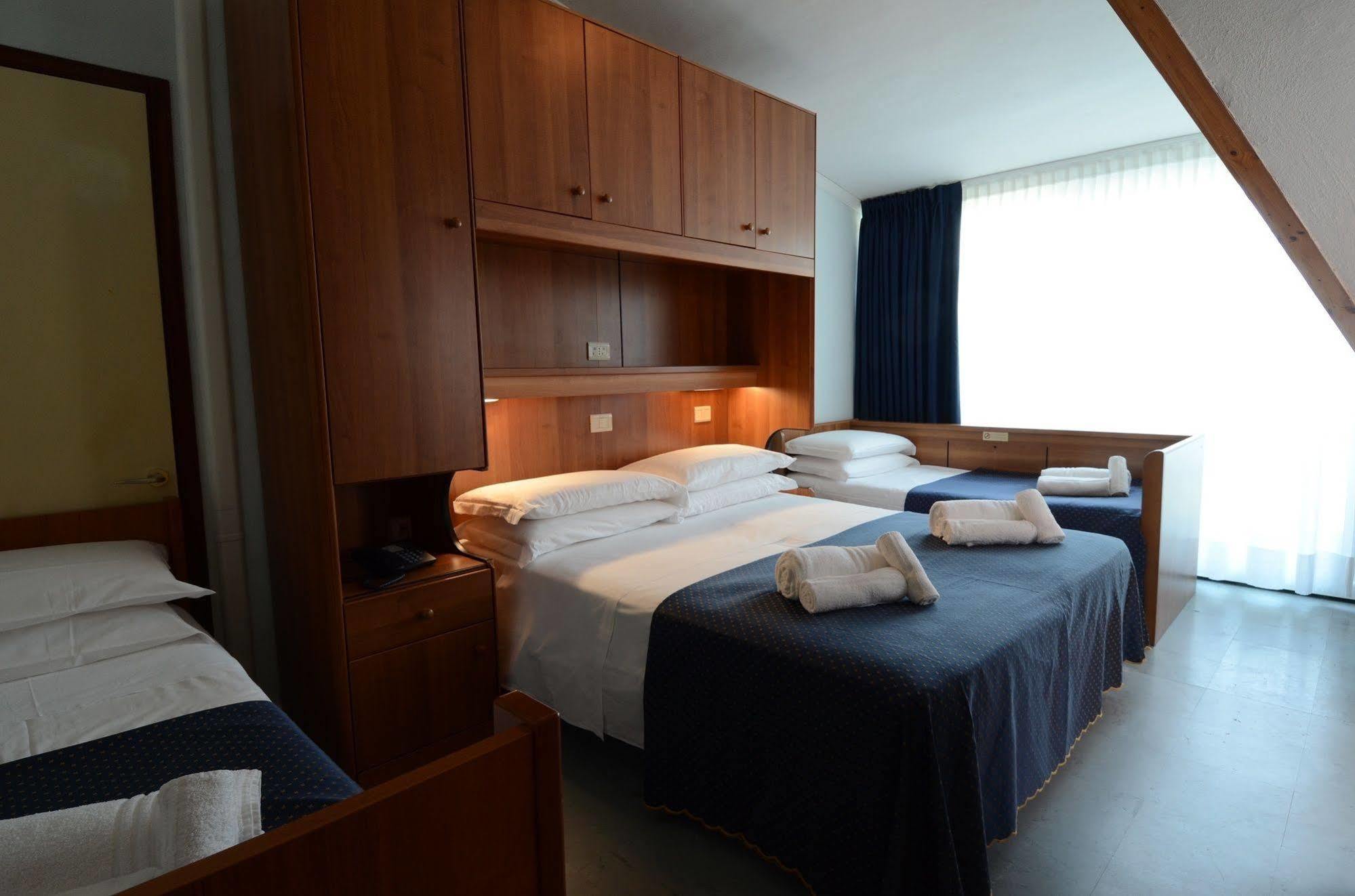 Hotel Mimosa Lignano Sabbiadoro Esterno foto