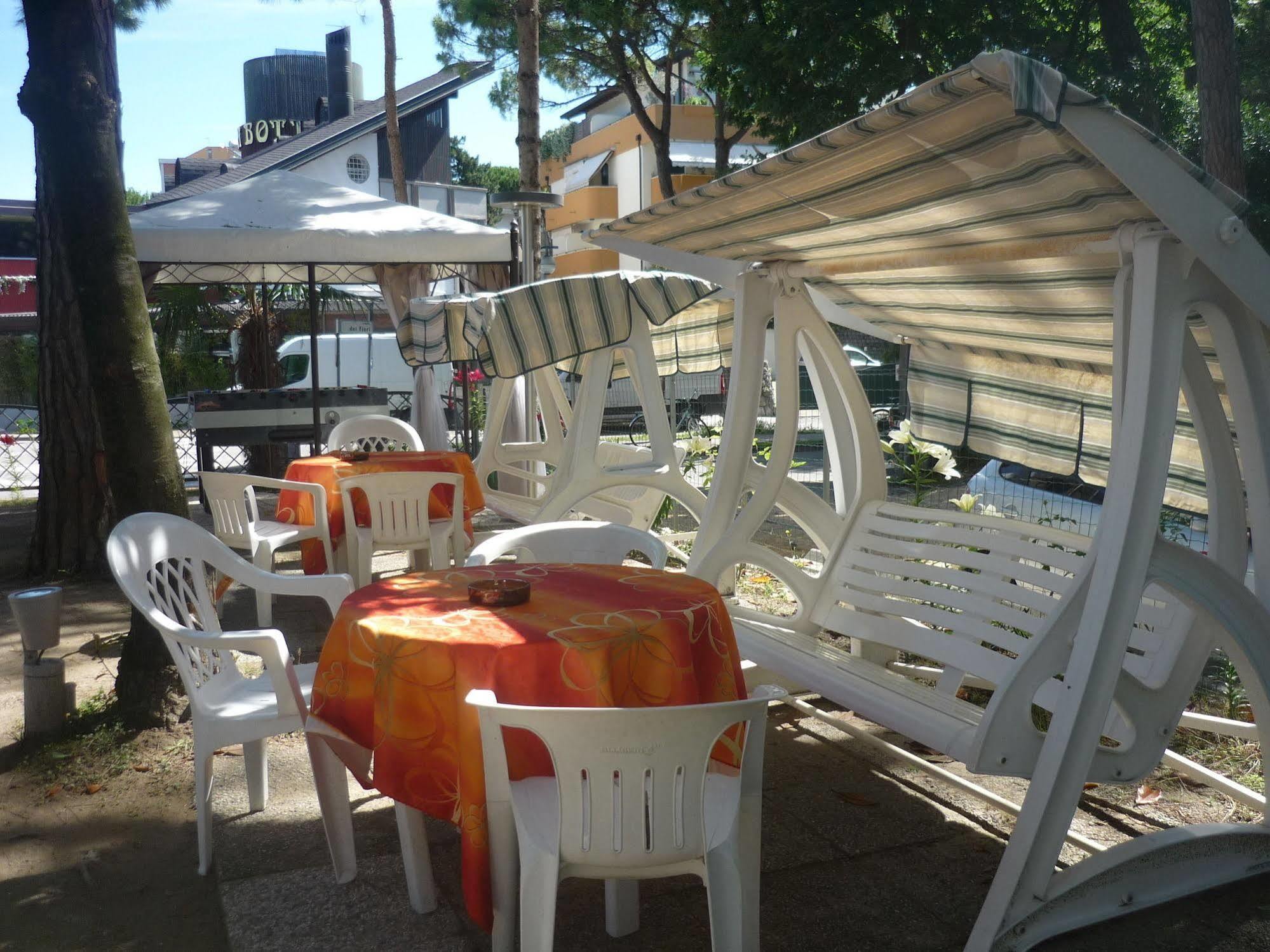 Hotel Mimosa Lignano Sabbiadoro Esterno foto