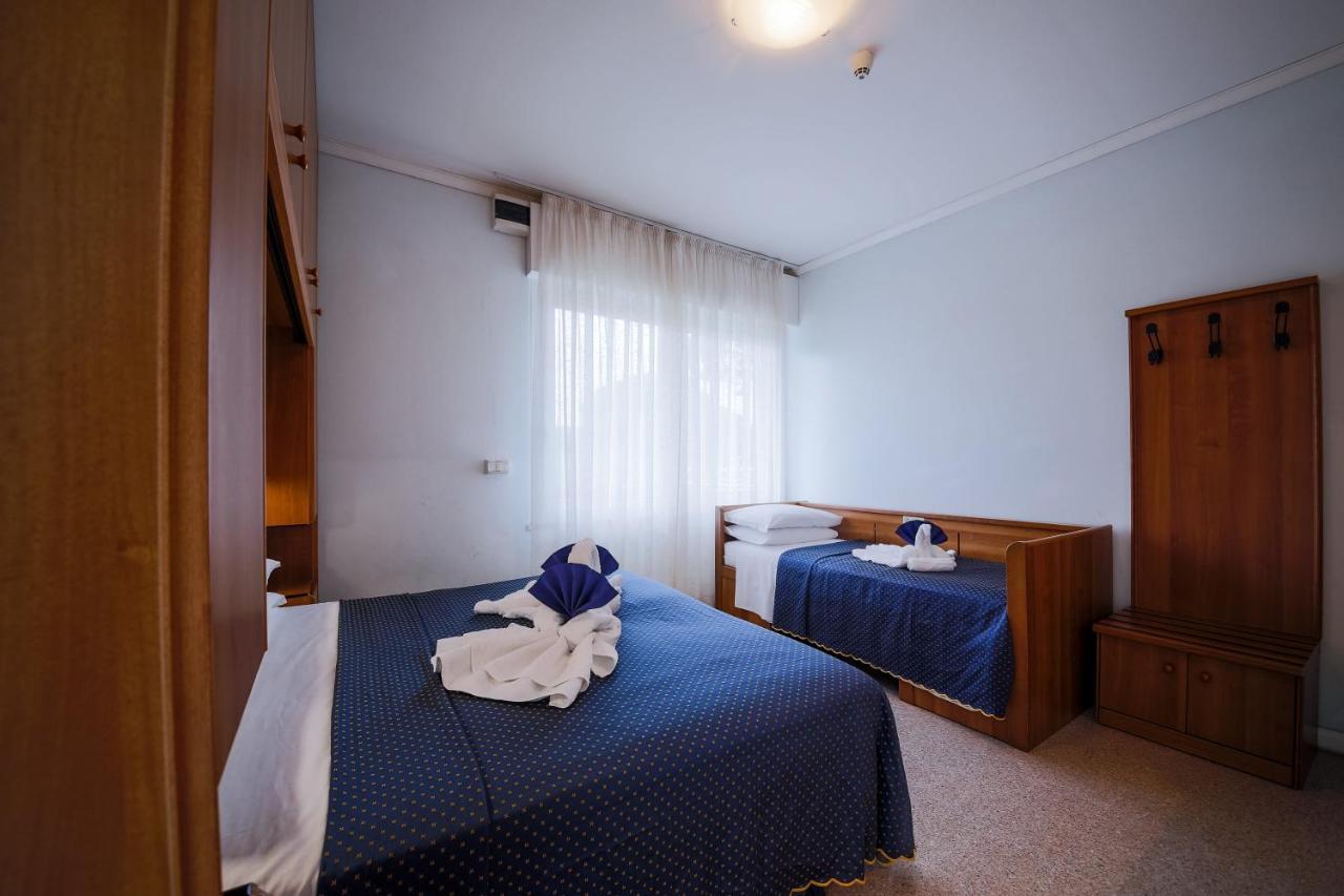 Hotel Mimosa Lignano Sabbiadoro Esterno foto