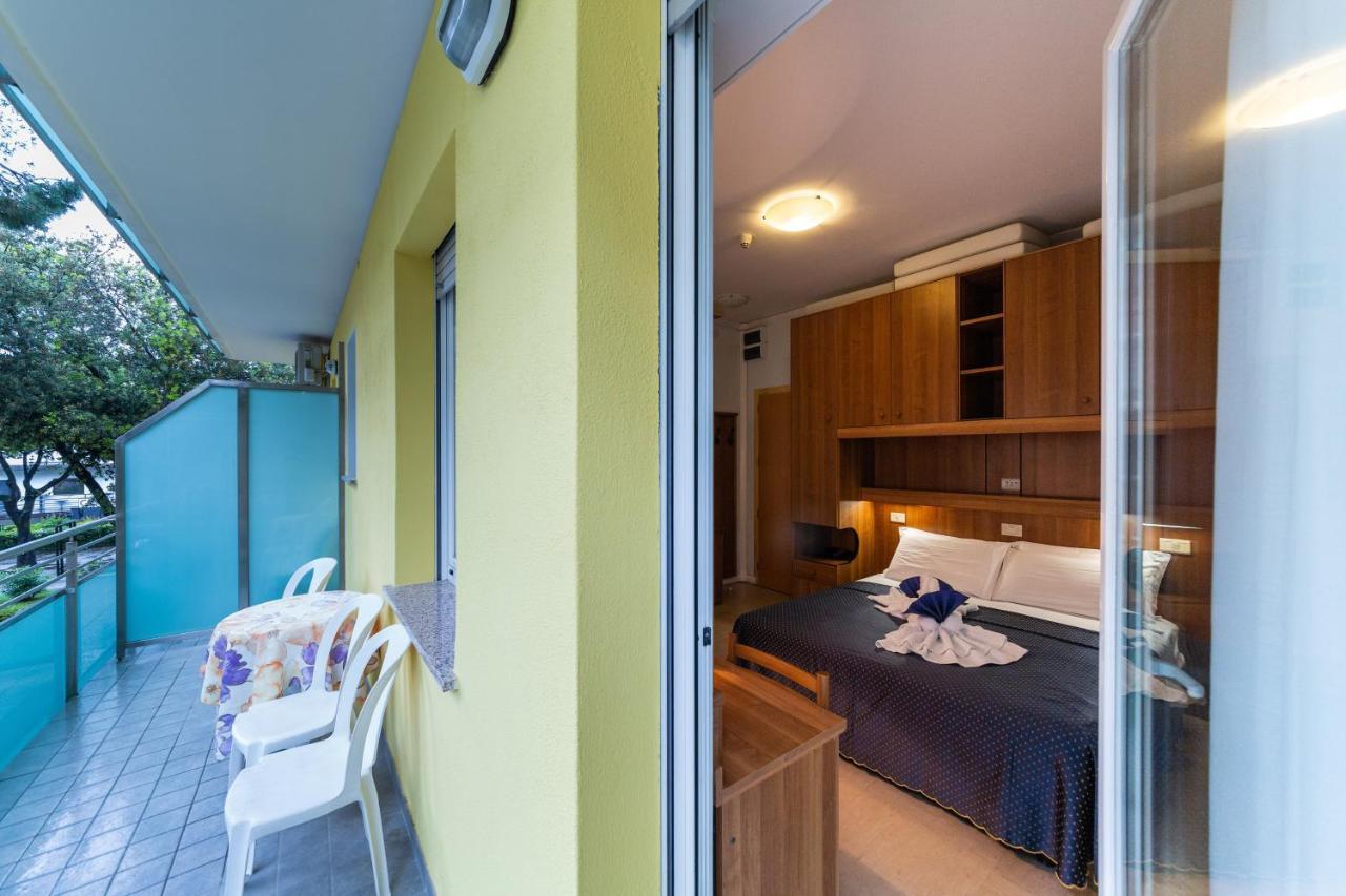 Hotel Mimosa Lignano Sabbiadoro Esterno foto