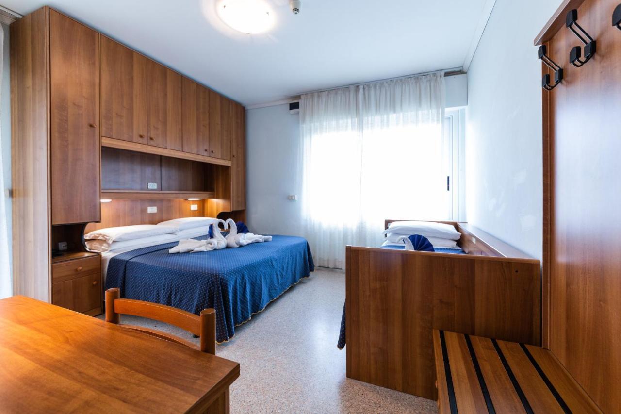 Hotel Mimosa Lignano Sabbiadoro Esterno foto