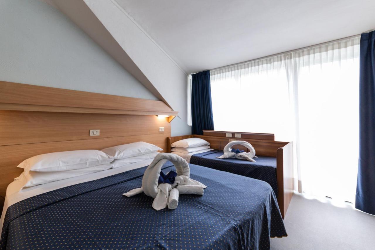 Hotel Mimosa Lignano Sabbiadoro Esterno foto